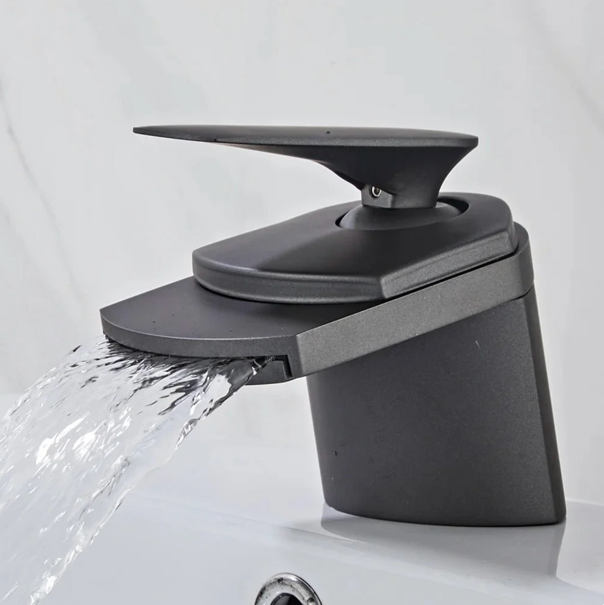 Robinet lavabo cascade – Finition premium en laiton