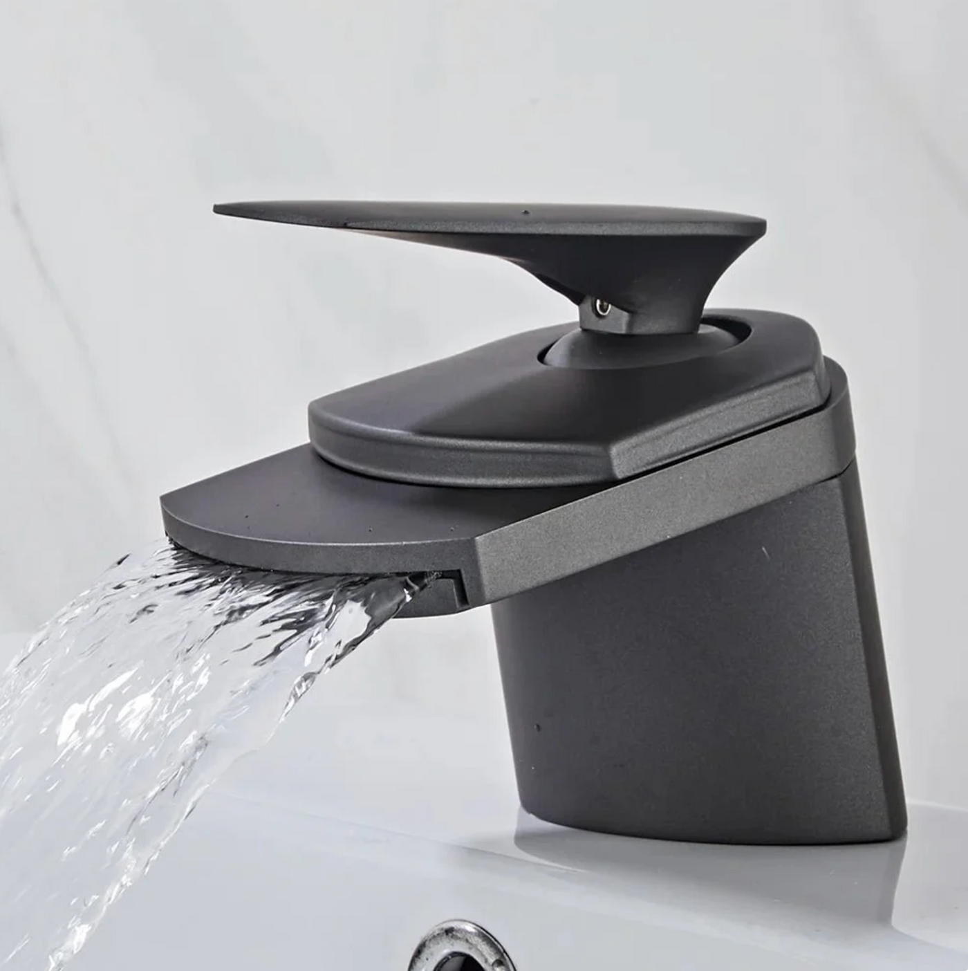 Robinet lavabo cascade – Finition premium en laiton